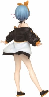 Оригинальная аниме фигурка &laquo;Taito Re: Zero -Starting Life in Another World-: Rem Precious Figure (Jacket and Swimsuit Version)&raquo;