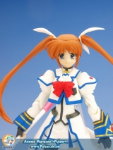 Оригинальная аниме фигурка Figma № 005 Nanoha Takamachi Barrier Jacket Ver.