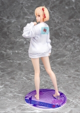 Оригинальная аниме фигурка &laquo;Lycoris Recoil Chisato Nishikigi: Oversized Sweatshirt Ver. 1/7 Complete Figure&raquo;