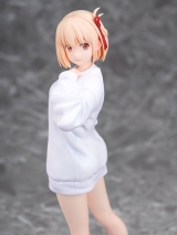 Оригинальная аниме фигурка &laquo;Lycoris Recoil Chisato Nishikigi: Oversized Sweatshirt Ver. 1/7 Complete Figure&raquo;