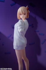 Оригинальная аниме фигурка &laquo;Lycoris Recoil Chisato Nishikigi: Oversized Sweatshirt Ver. 1/7 Complete Figure&raquo;