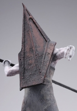Оригинальная аниме фигурка &laquo;OSHI WORKS SILENT HILL 2 Red Pyramid Thing 1/7 Complete Figure&raquo;