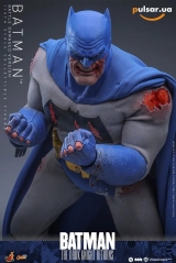 Оригинальная sci-fi фигурка &laquo;Comic Masterpiece 1/6 Scale Figure Batman (Battle Damaged Version)&raquo;