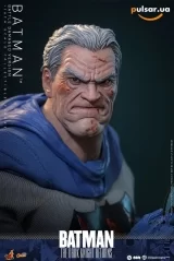 Оригинальная sci-fi фигурка &laquo;Comic Masterpiece 1/6 Scale Figure Batman (Battle Damaged Version)&raquo;