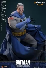 Оригинальная sci-fi фигурка &laquo;Comic Masterpiece 1/6 Scale Figure Batman (Battle Damaged Version)&raquo;